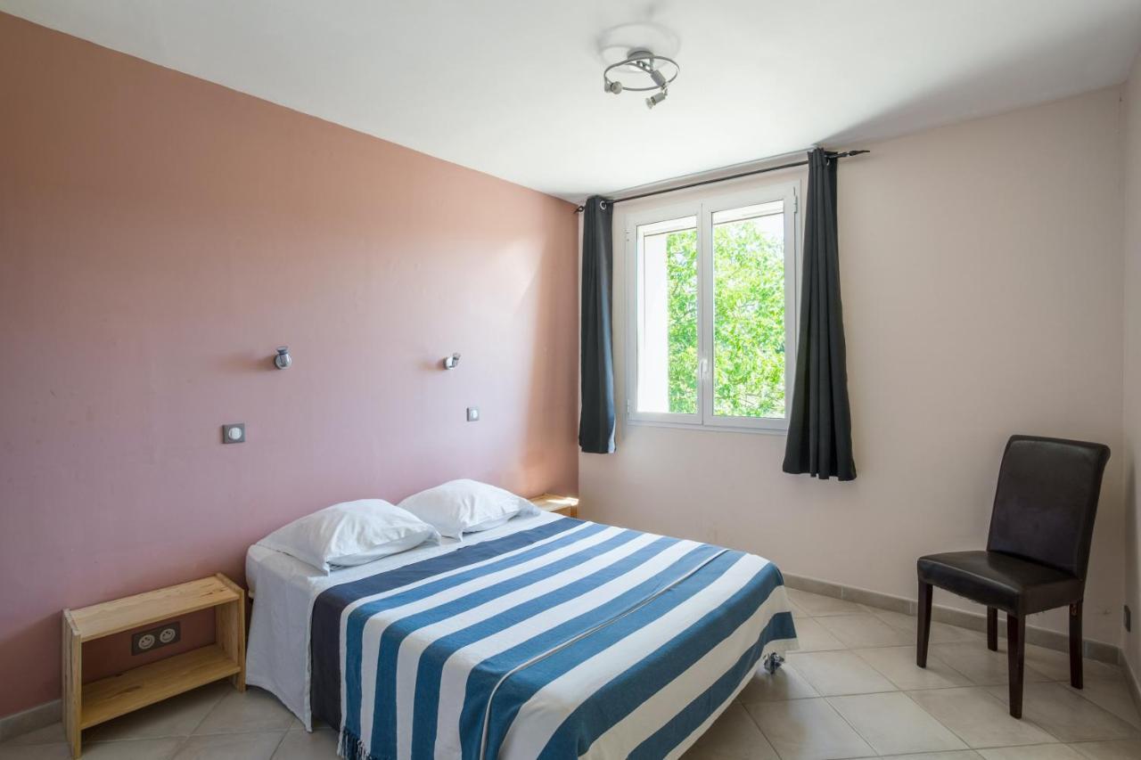 Villa Charmante A La Tour-D'Aigues Avec Piscine Privee Exterior foto